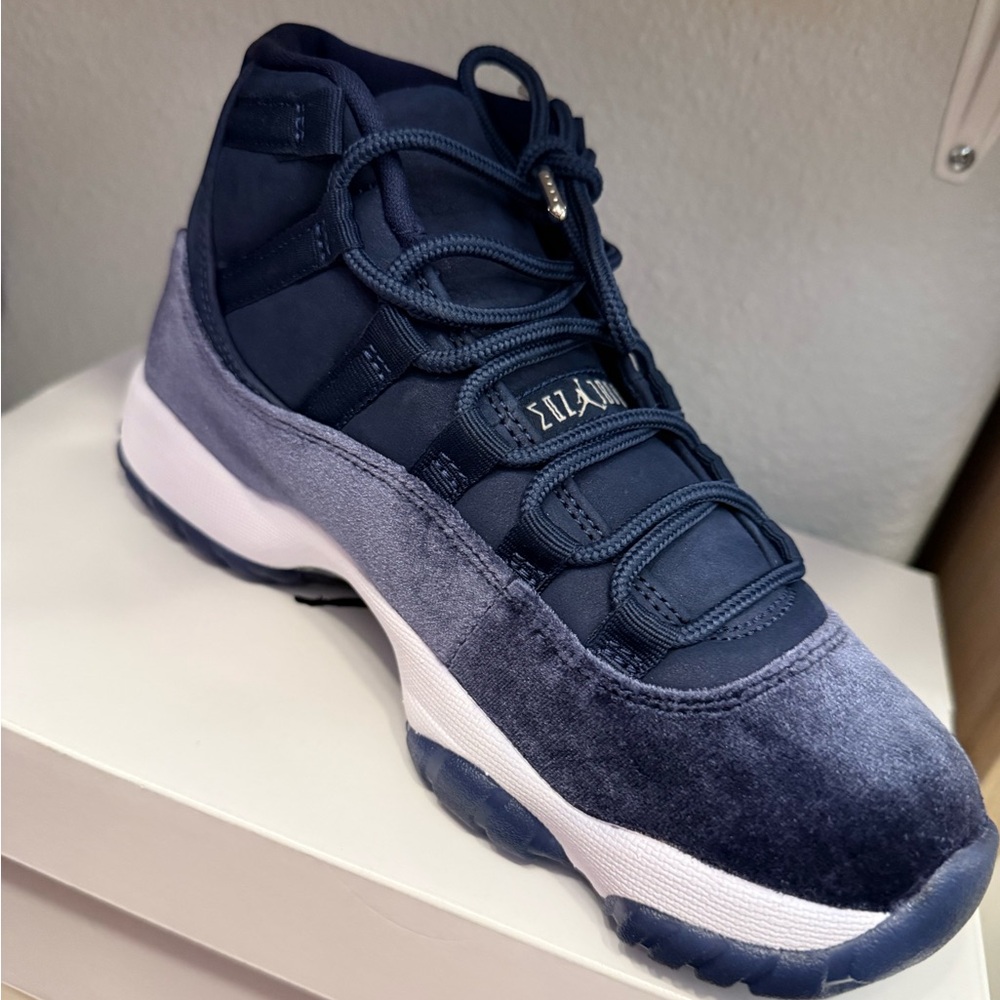 Jordan Women's Sneakers in Navy and White
